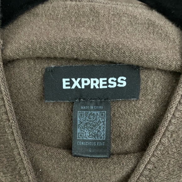 Express Women’s Turtleneck Sweater in Brown - Picture 3 of 4